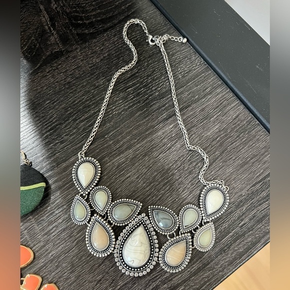 Beads statement necklaces earrings bracelets costume jewelry bundle - Picture 4 of 11